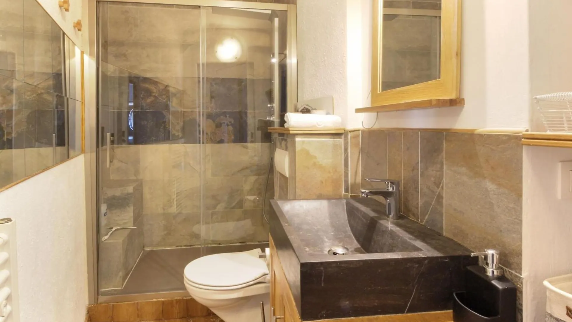 Nook 44 - The Cocoon - Historic Central 2 Bedroom Chamonix