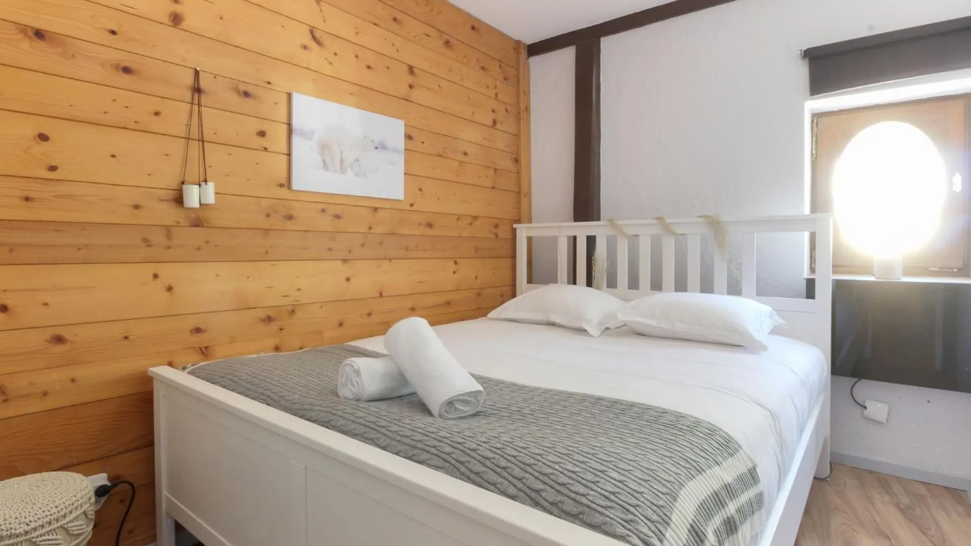 Nook 44 - The Cocoon - Historic Central 2 Bedroom Chamonix 0*,